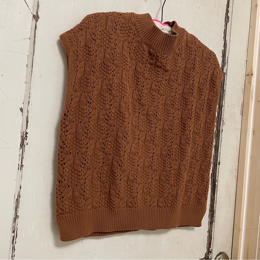 Eesome Warm Brown Cable Knit Sleeveless Sweater